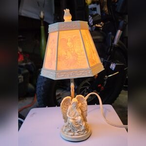 Vintage Resin Angel Lamp w/ Decorated 6-Panel Lithophane Shade, Finial